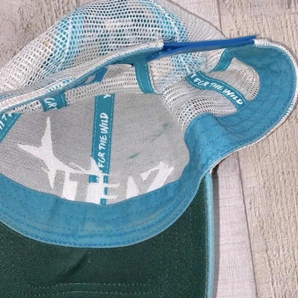 YETI baseball cap turquoise & white SnapBack mesh